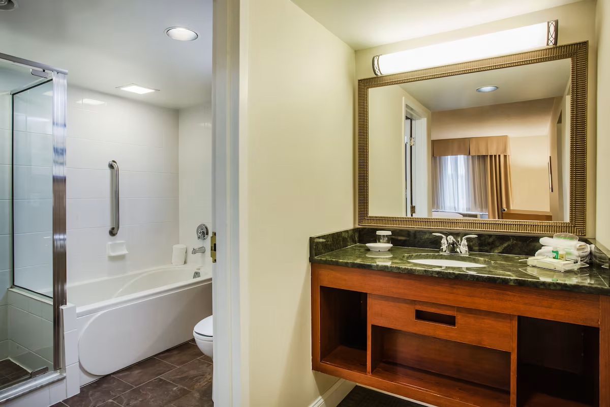 Holiday Inn Saratoga Springs by IHG deep soaking tub