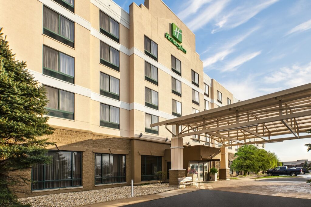 Holiday Inn & Suites Bolingbrook by IHG - Image 2