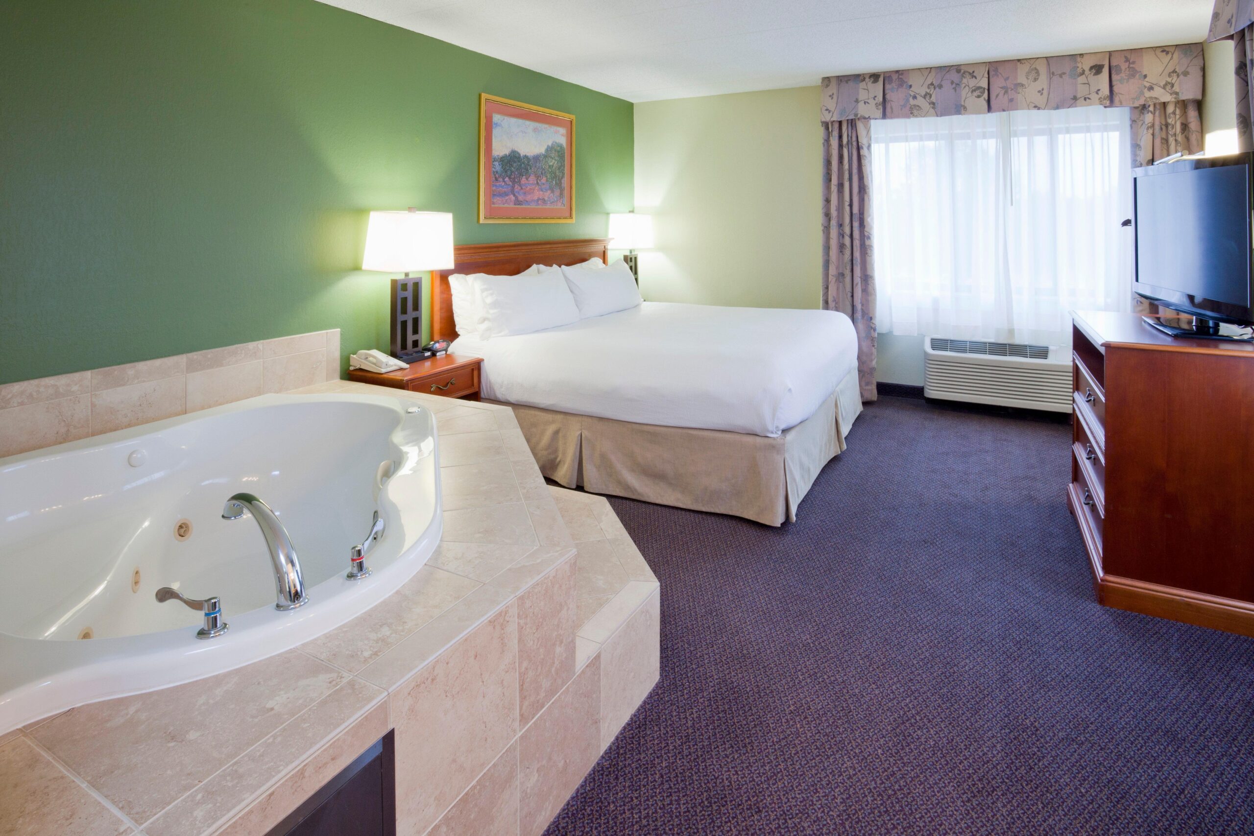 Holiday Inn Suites Bolingbrook by IHG Naperville scaled