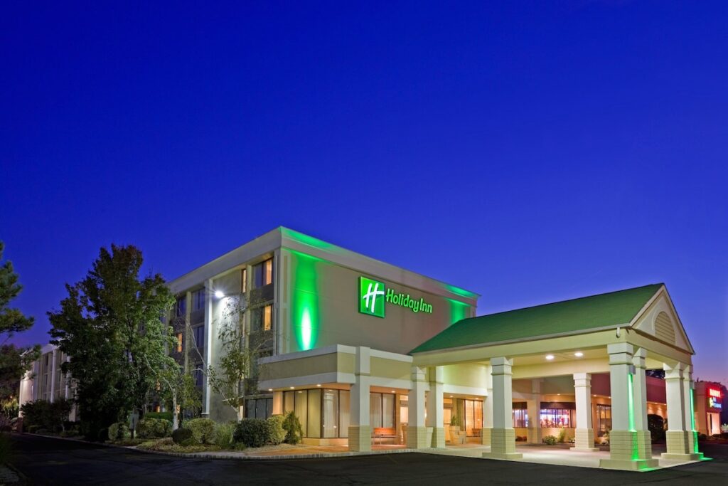 Holiday Inn & Suites Parsippany Fairfield by IHG - Image 2