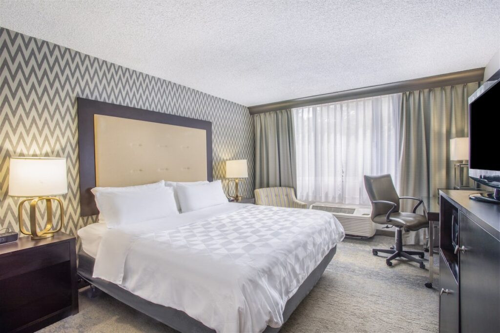 Holiday Inn & Suites Parsippany Fairfield by IHG - Image 3