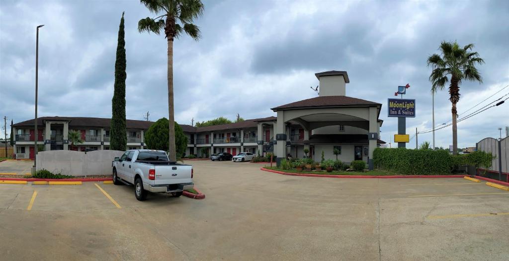 Home Place Inn and Suites-Hobby - Image 2