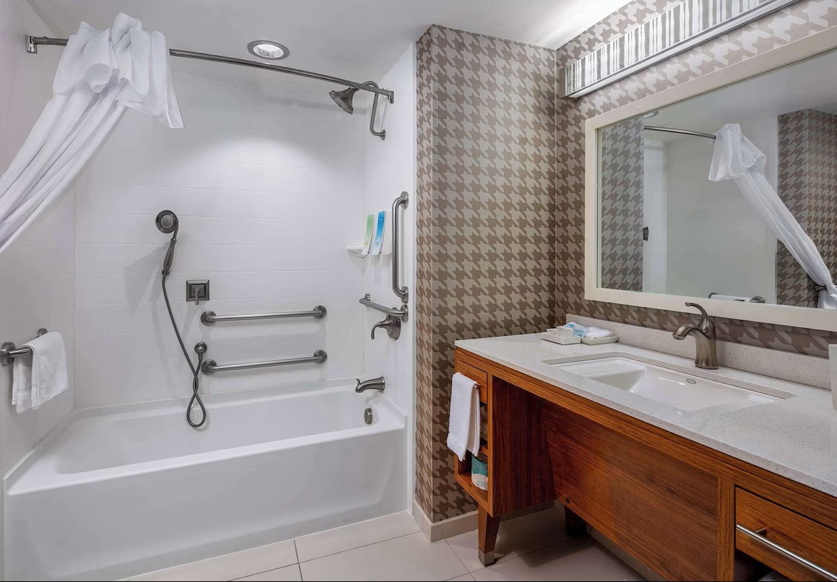 Home2 Suites by Hilton Little Rock West deepsoaking tub