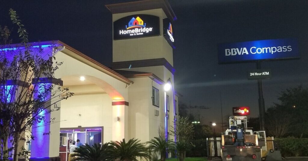 HomeBridge Inn and Suites - Image 4