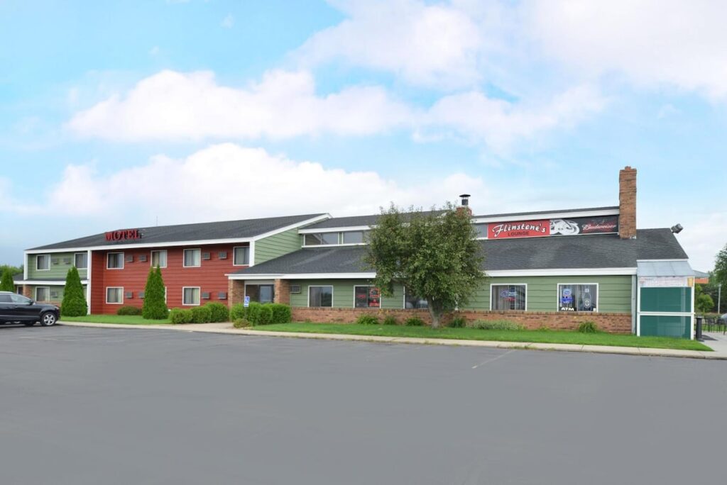 HomeTown Inn - Image 2