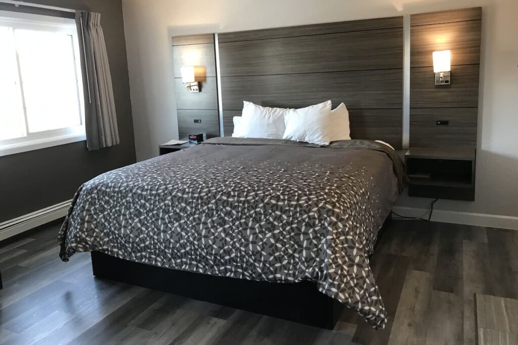 HomeTown Inn - Image 3