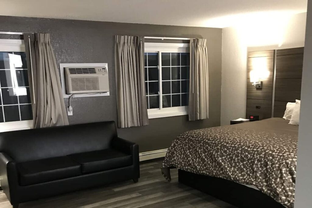 HomeTown Inn - Image 4