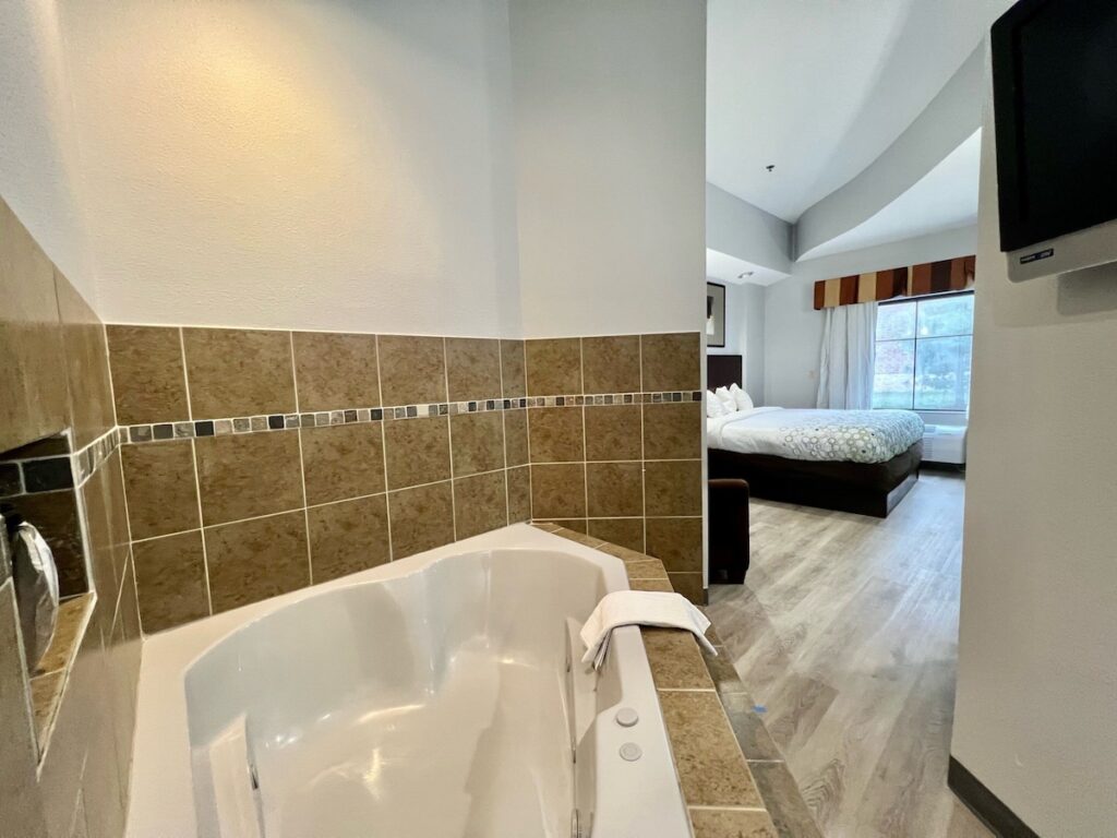 Hometowne Studios & Suites By Red Roof Washington - Image 2