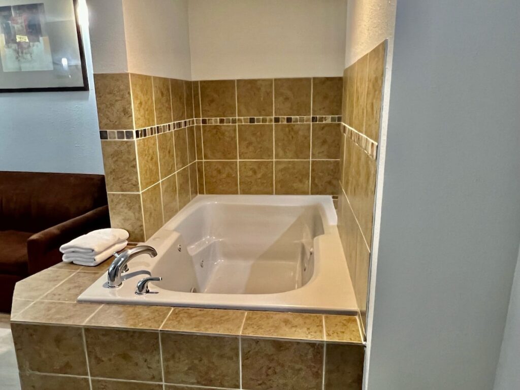 Hometowne Studios & Suites By Red Roof Washington - Image 1