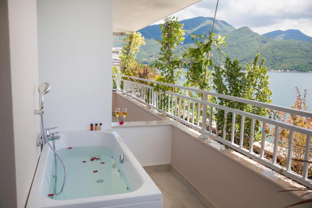 Hotel Casa del Mare – Blanche - Image 1