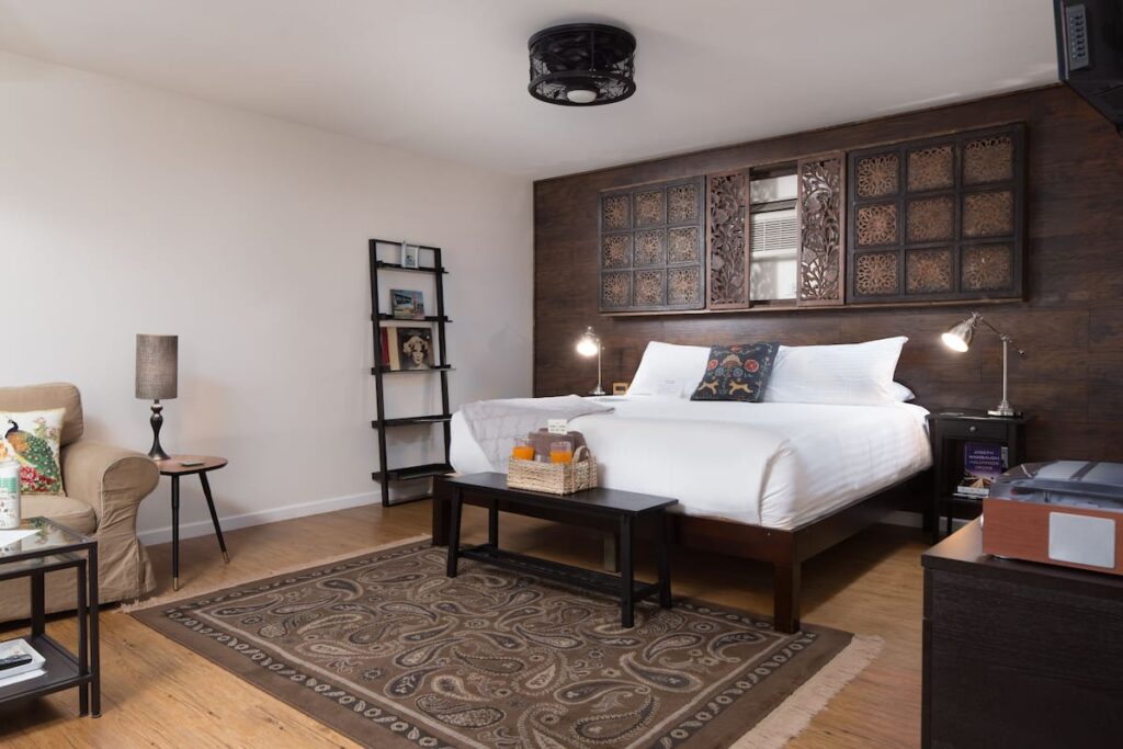 Hotel Flora & Fauna - Image 1