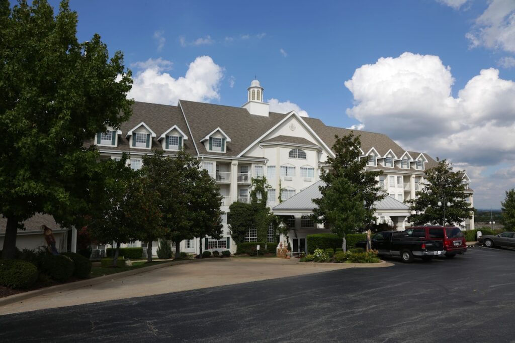 Hotel Grand Victorian - Image 2