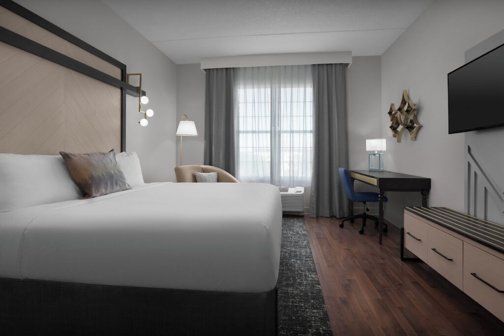Hotel Indigo Jacksonville-Deerwood Park by IHG - Image 4