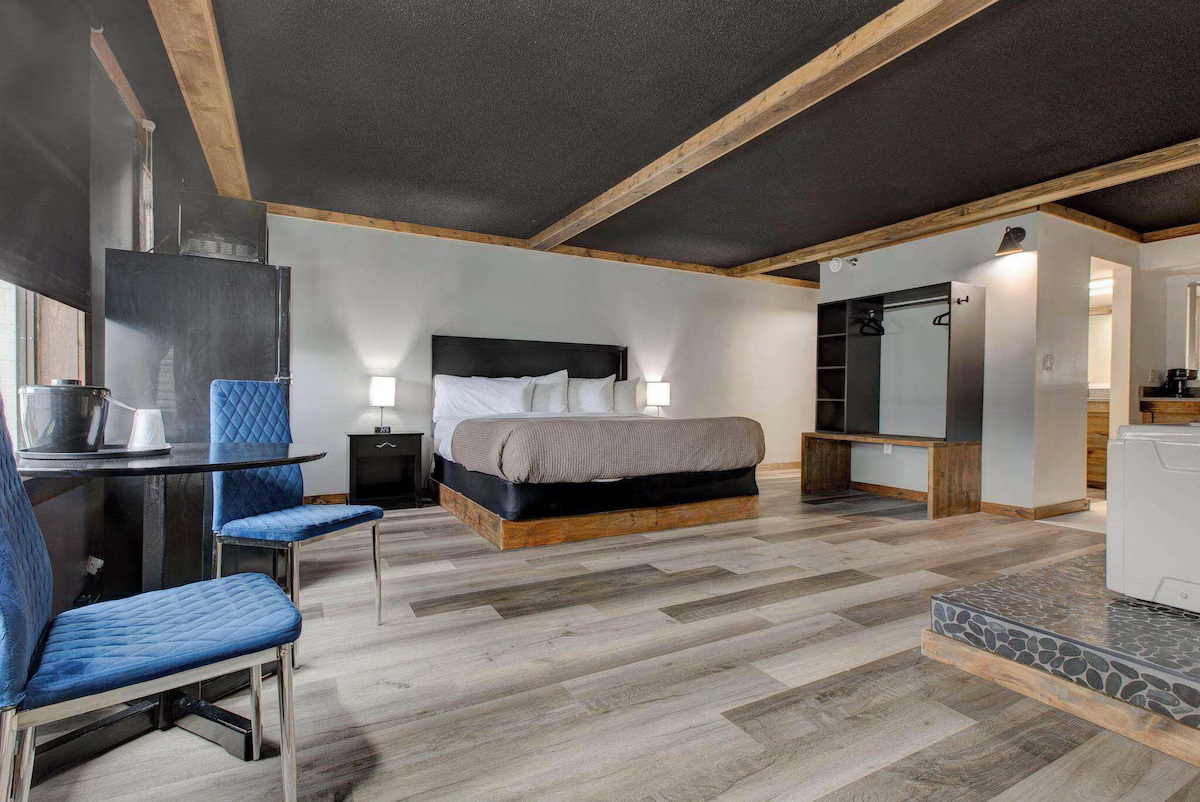Hotel LEX Trademark Collection by Wyndham private hot tub