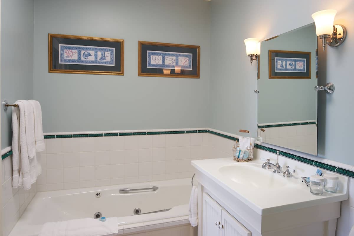 Hotel Mac tub