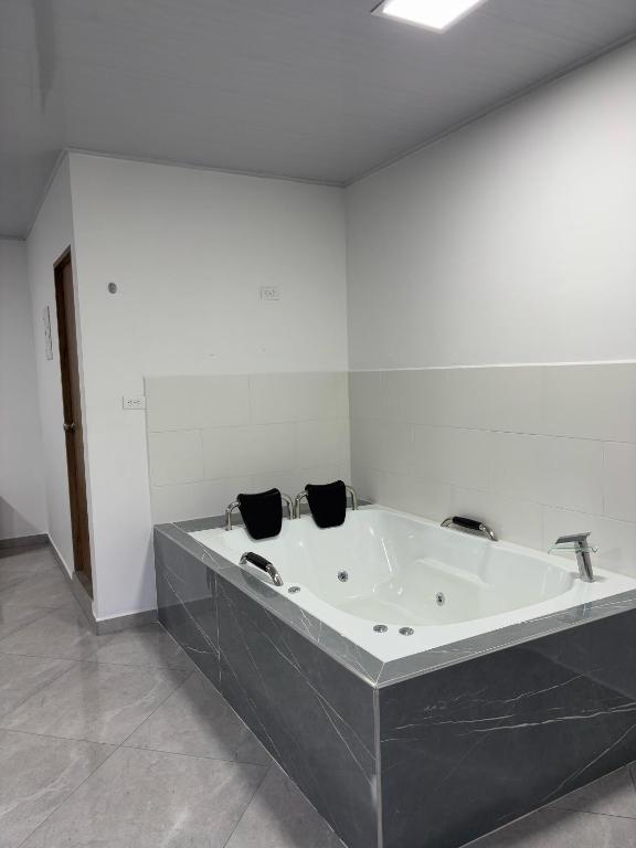 Hotel Panorama Ituango - Image 1