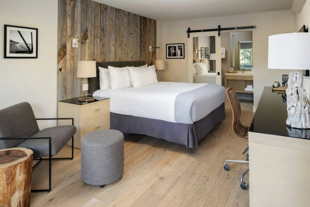 Hotel Paradox, Autograph Collection - Image 4