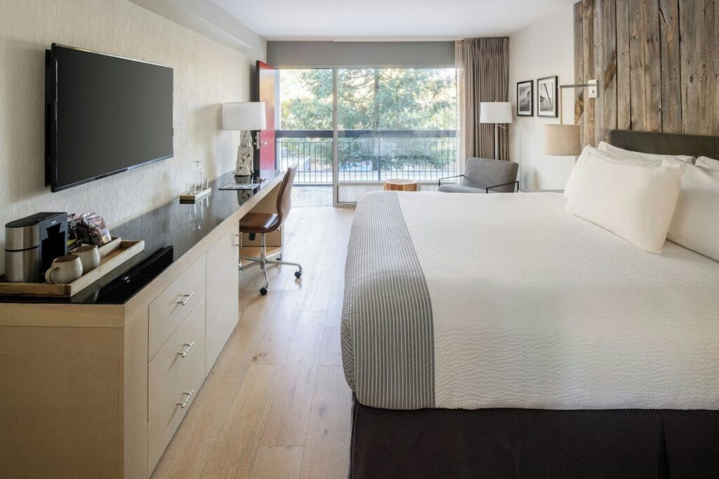 Hotel Paradox, Autograph Collection - Image 3