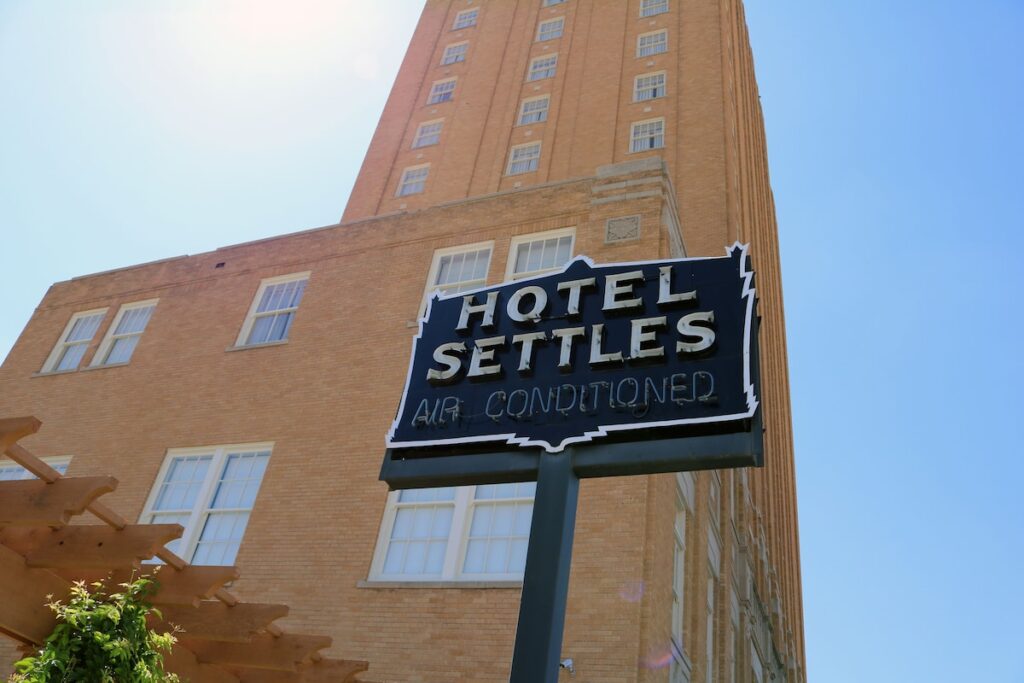 Hotel Settles - Image 2