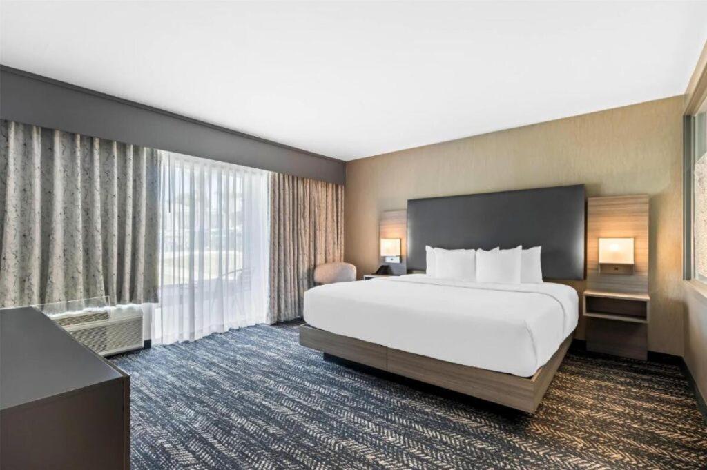 Hourglass Hotel, Trademark Collection by Wyndham - Image 4