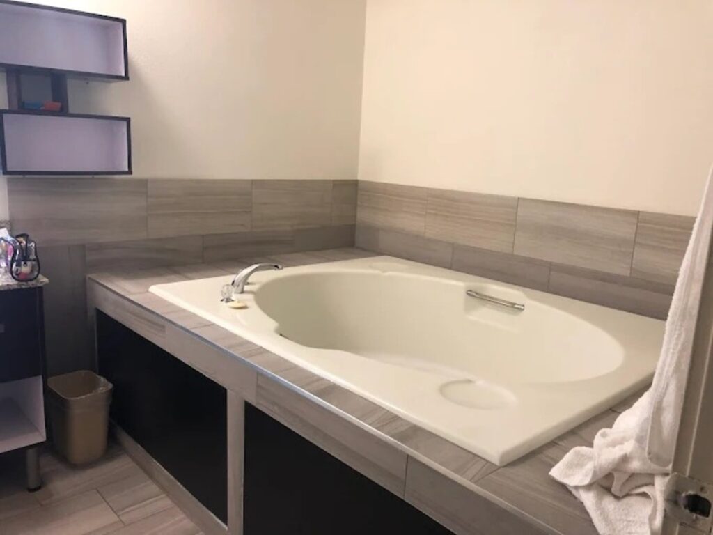 Howard Johnson by Wyndham Blackwood Near Philadelphia - Image 1