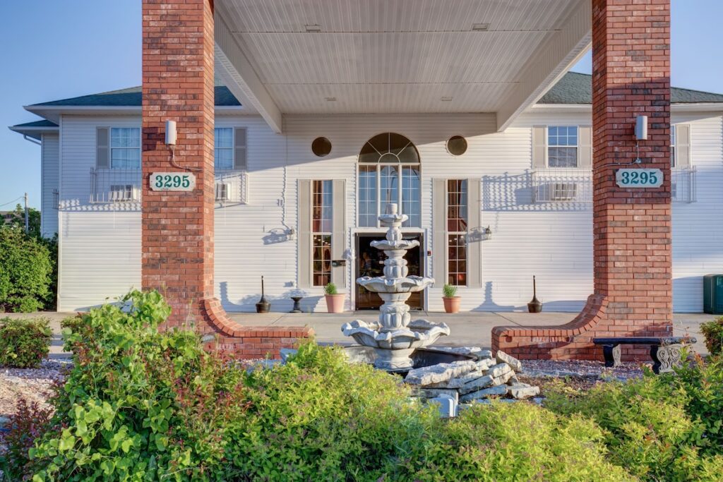 Howard Johnson by Wyndham Branson Theatre District - Image 2