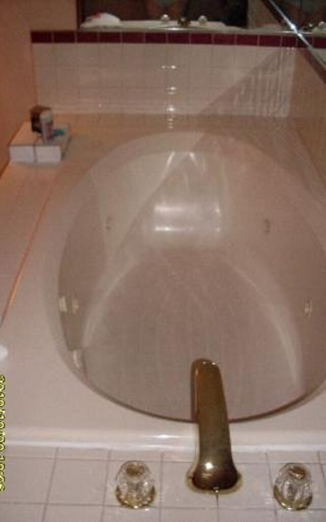 Howard Johnson by Wyndham Colorado Springs - Image 1