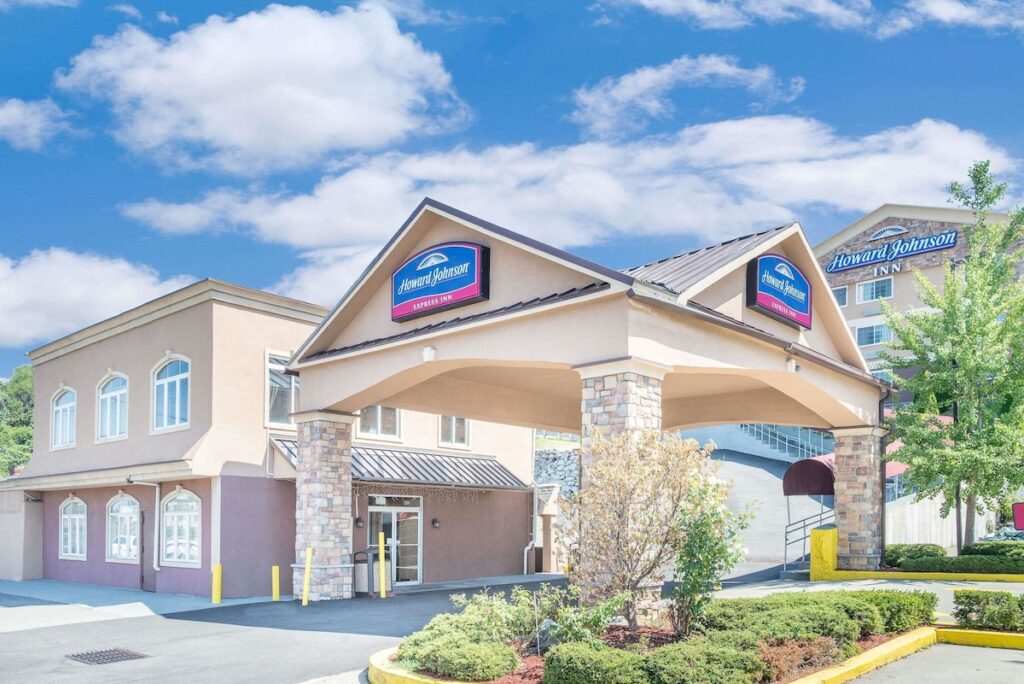 Howard Johnson by Wyndham North Bergen - Image 4