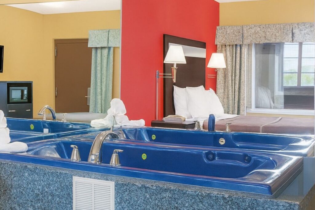 Howard Johnson by Wyndham North Bergen - Image 1