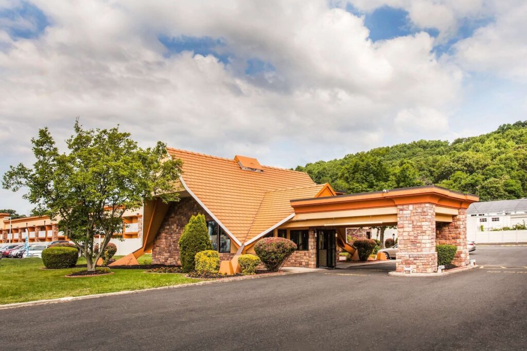 Howard Johnson by Wyndham North Plainfield - Image 2