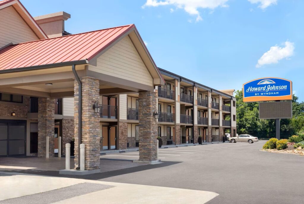 Howard Johnson by Wyndham Pigeon Forge - Image 4