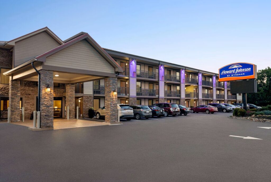 Howard Johnson by Wyndham Pigeon Forge - Image 5