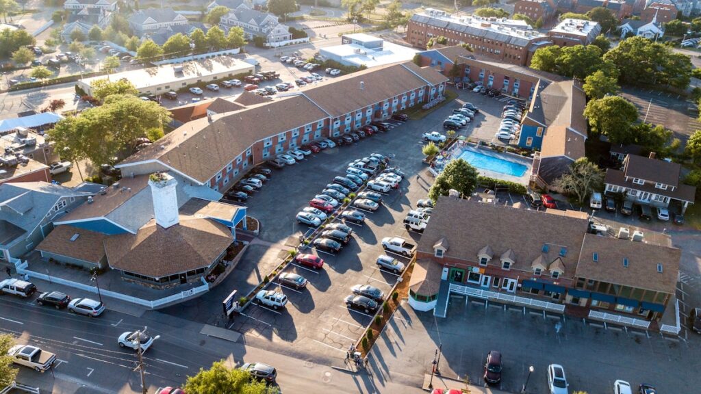 Hyannis Plaza Hotel - Image 2