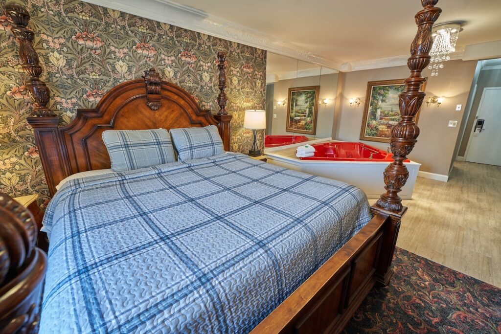 Hyannis Plaza Hotel - Image 3