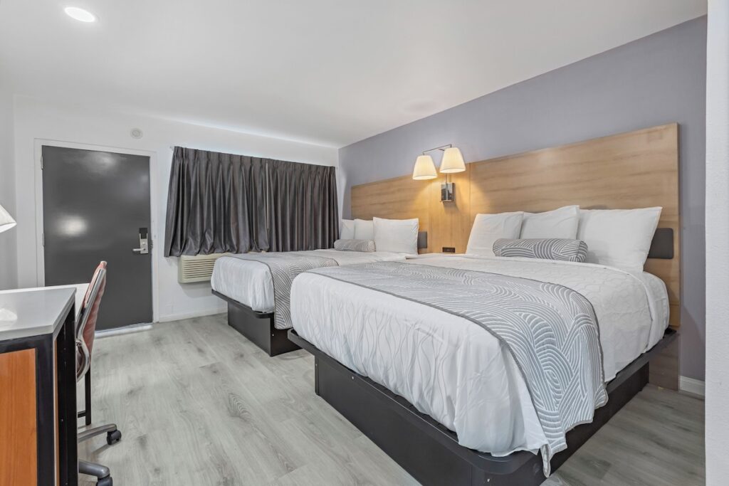 Inland Inn & Suites - Image 3