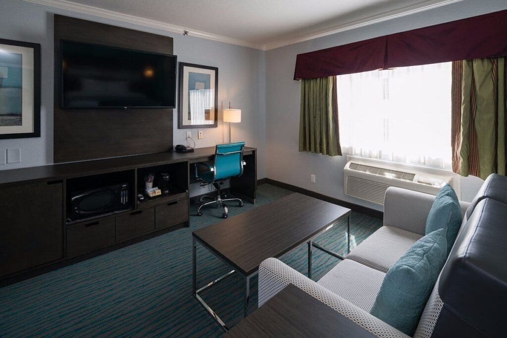 Inn On Grove - Image 4