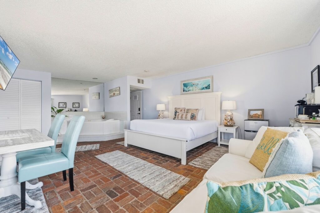 Inn at Camachee Harbor - Image 4