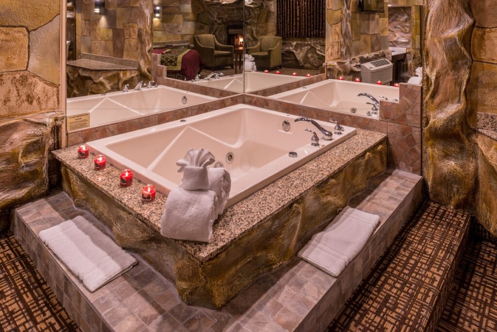 Inn of the Dove Romantic Suites with Jetted Tub & Fireplace