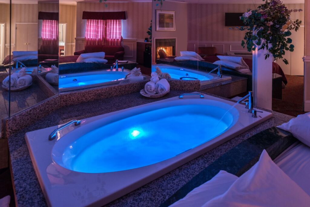 Inn of the Dove Romantic Suites with Jetted Tub & Fireplace - Image 2