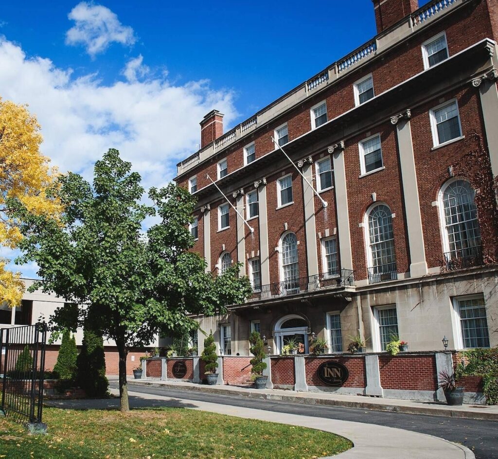 Inn on Broadway - Image 2