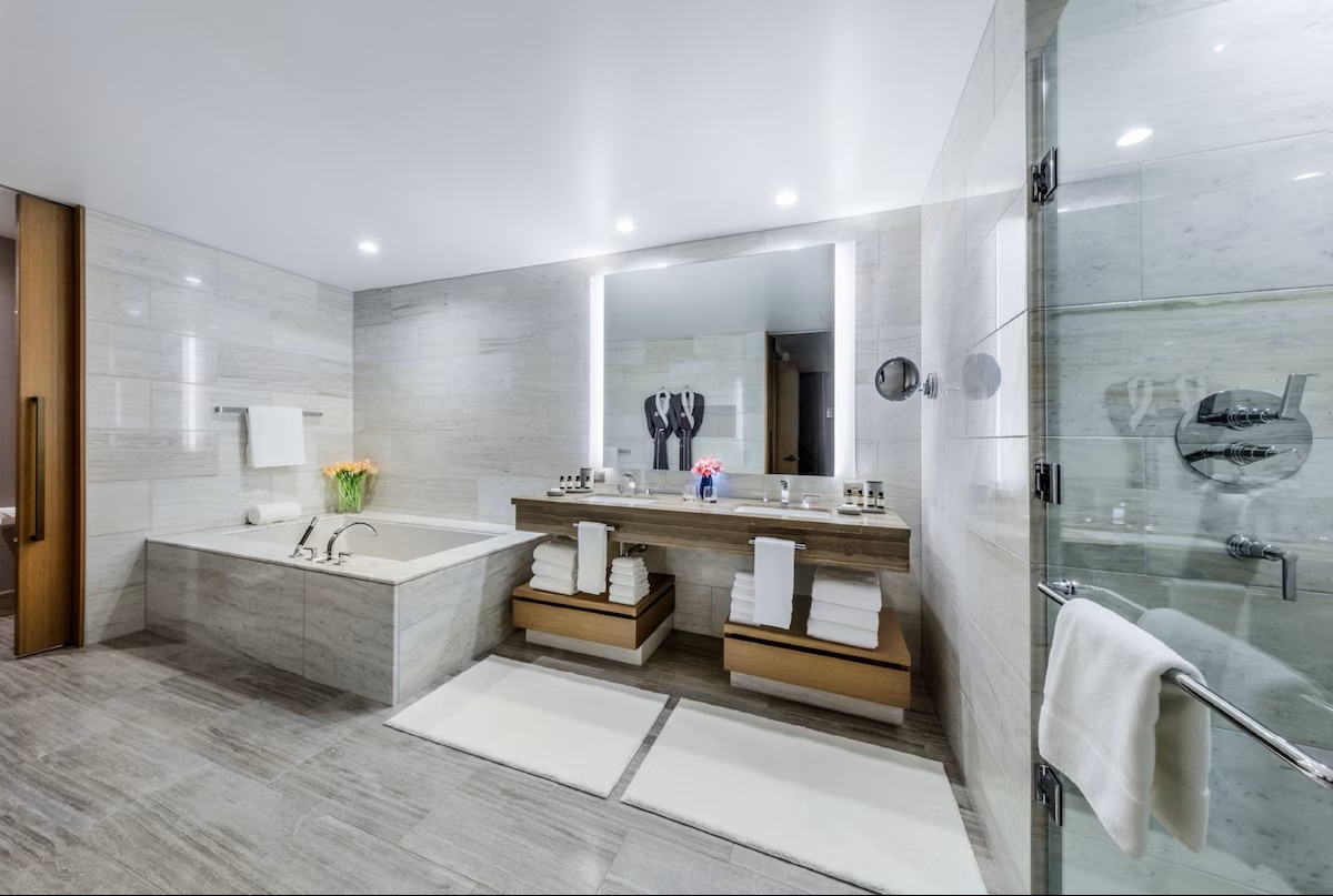 InterContinental Los Angeles Downtown by IHG jetted tub