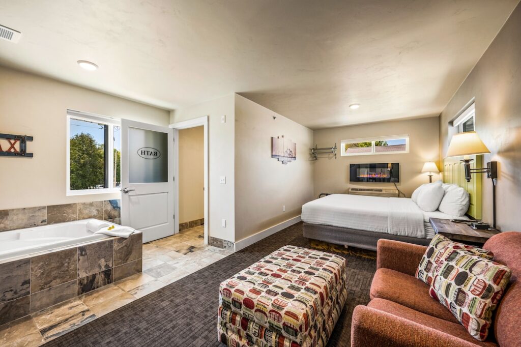 Julie’s Park Cafe and Motel - Image 3