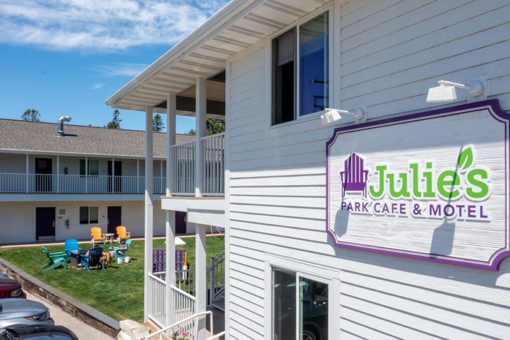 Julie’s Park Cafe and Motel - Image 4