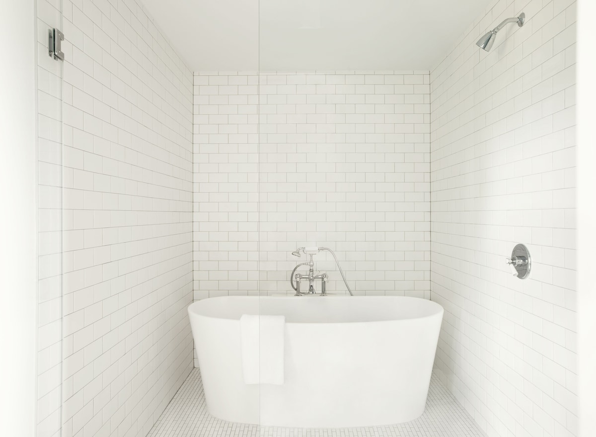 Kimpton Aertson Hotel by IHG tub