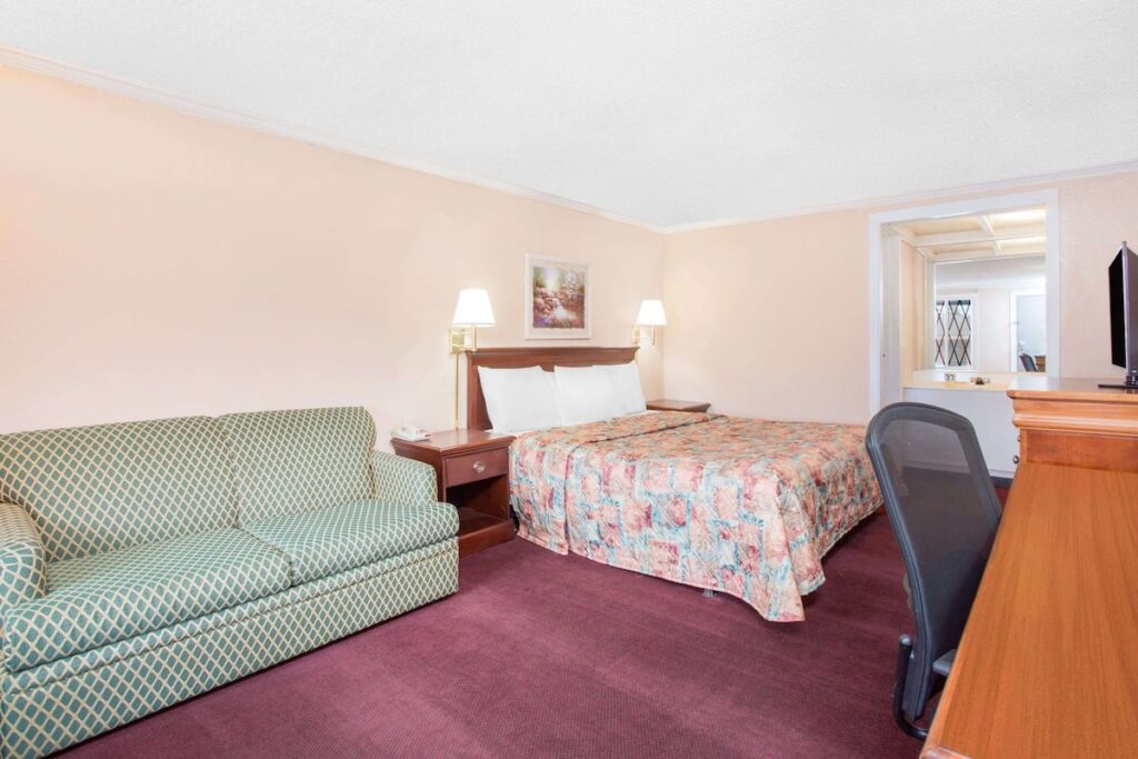 Knights Inn Augusta at Boy Scout Rd - Image 3