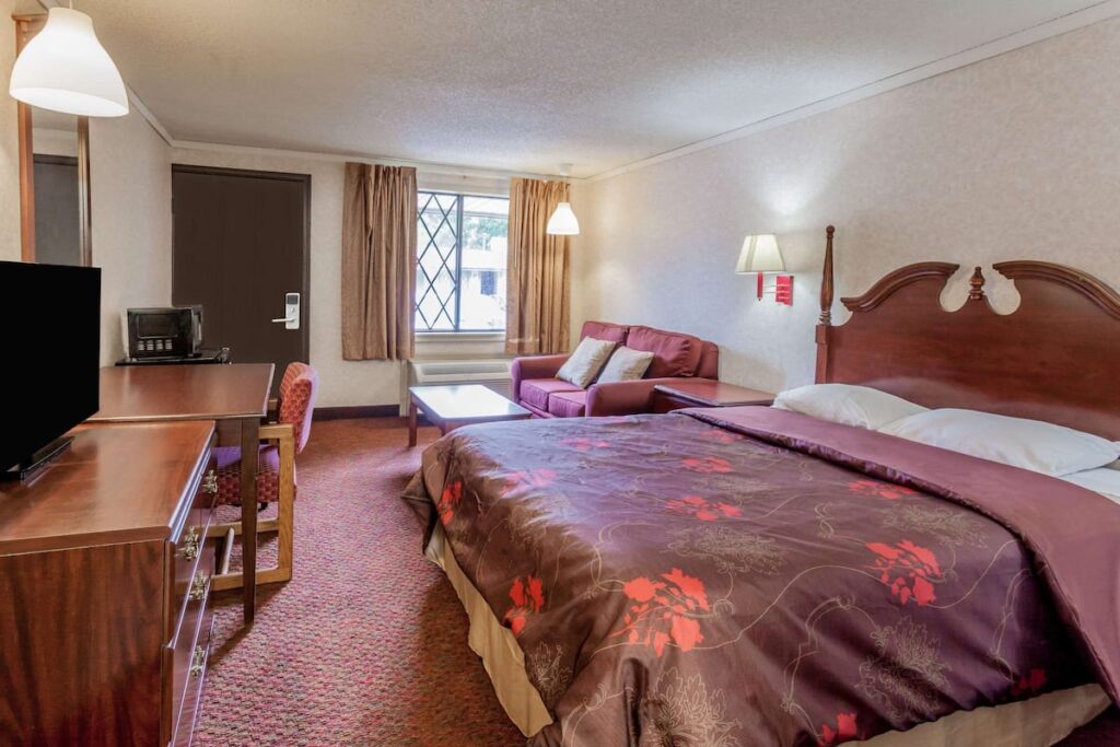 Knights Inn Farmington Hill - Image 3