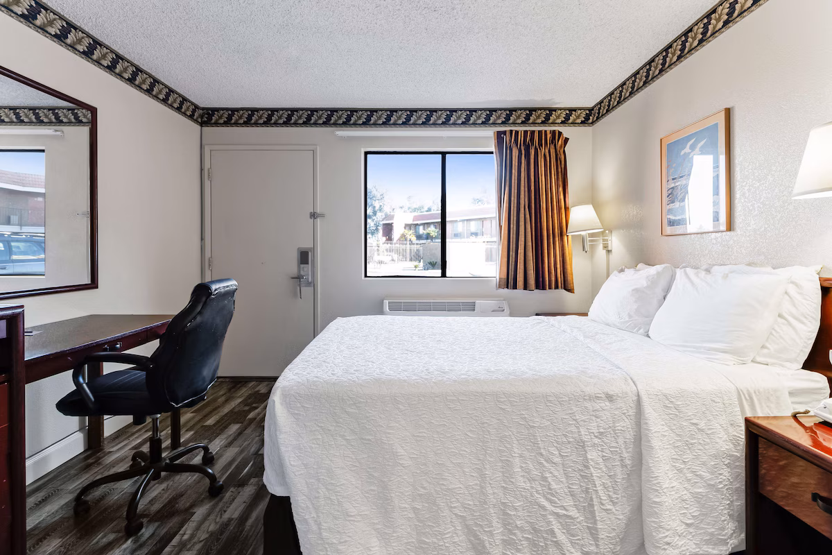 Knights Inn Madera - Image 4