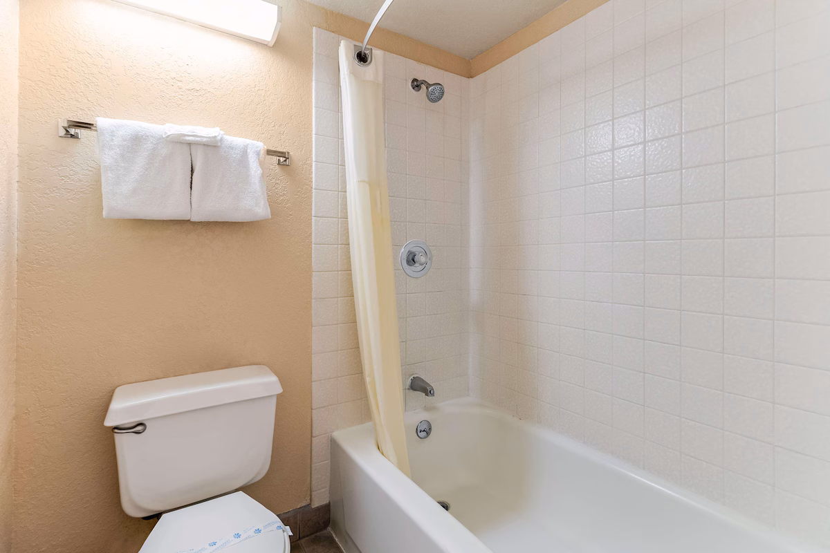 Knights Inn Madera - Image 2