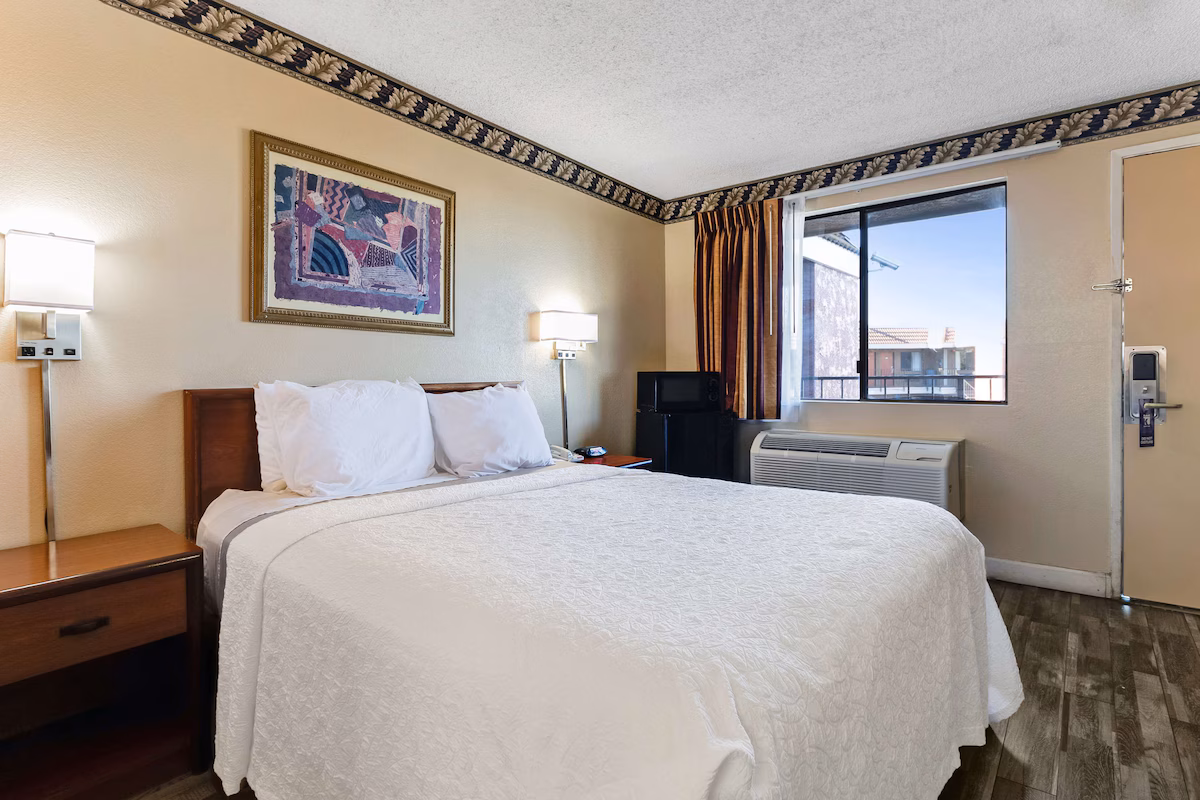 Knights Inn Madera - Image 5