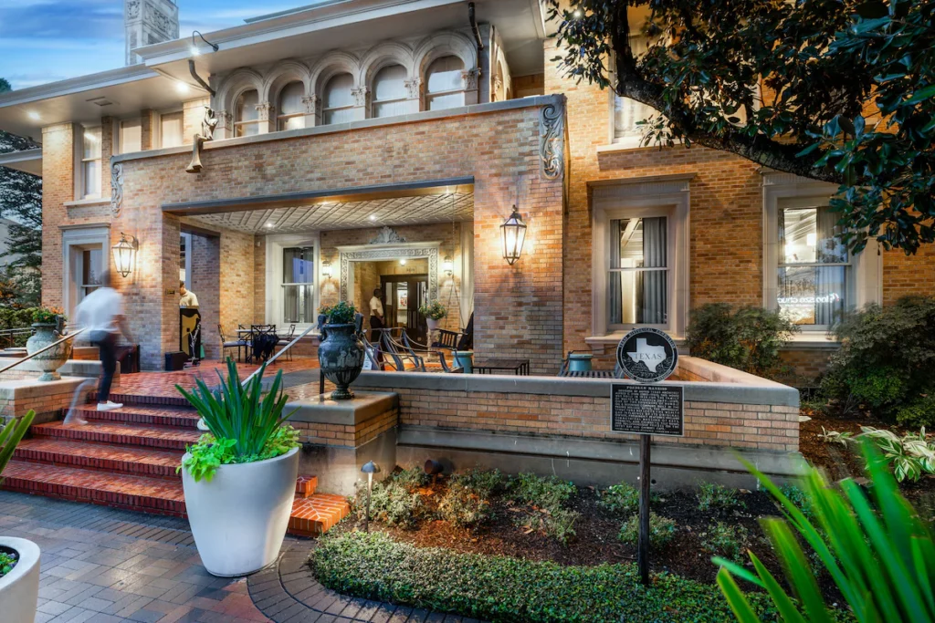 La Colombe d’Or Hotel - Image 2